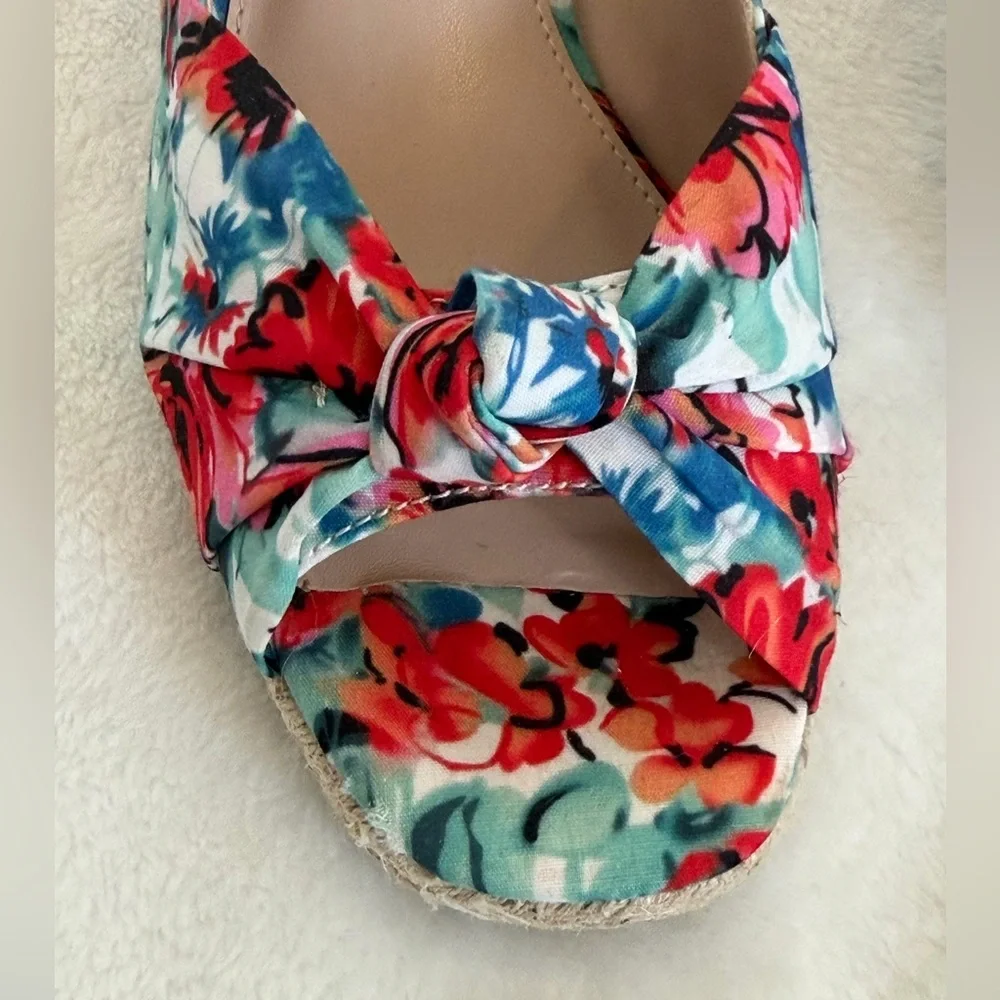 Kelly & Katie Sz 7.5 Ivala Floral Textile Peep Toe Wedge Espadrille Sandal.